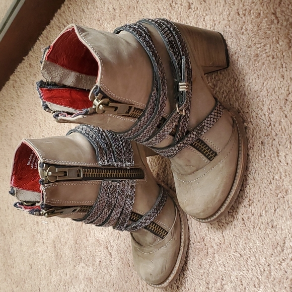 Freebird Balboa booties in tan with blue snakeskin - Picture 3 of 3